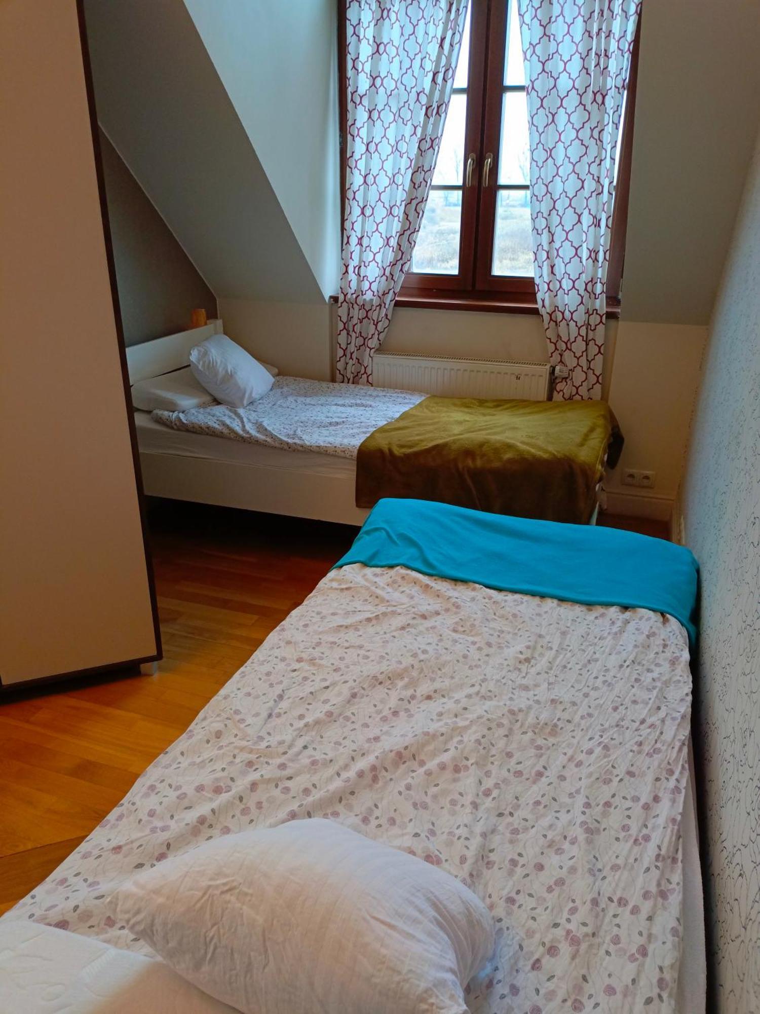 Dwor Pod Rozami Bed & Breakfast Smolec Cameră foto