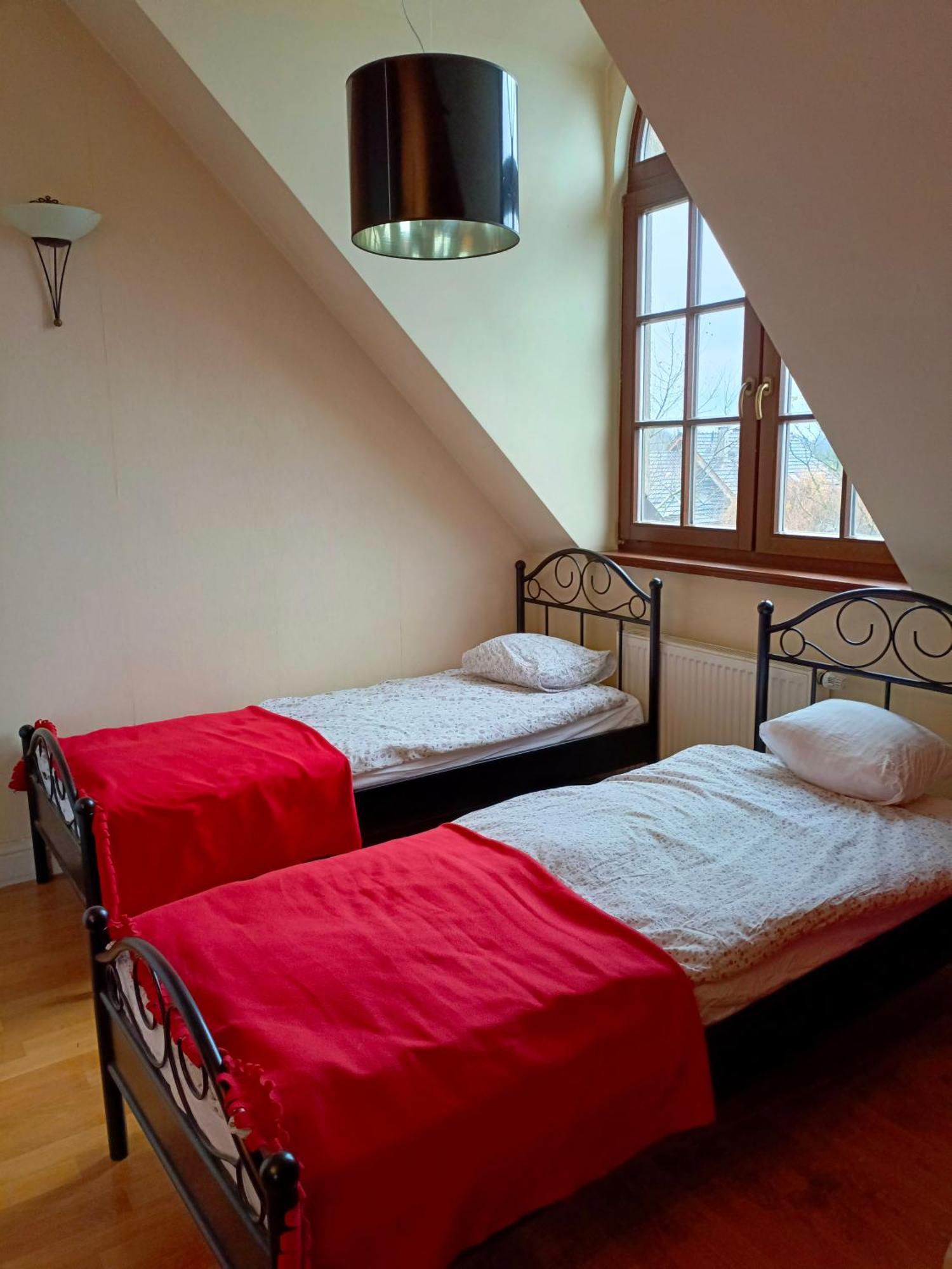 Dwor Pod Rozami Bed & Breakfast Smolec Cameră foto